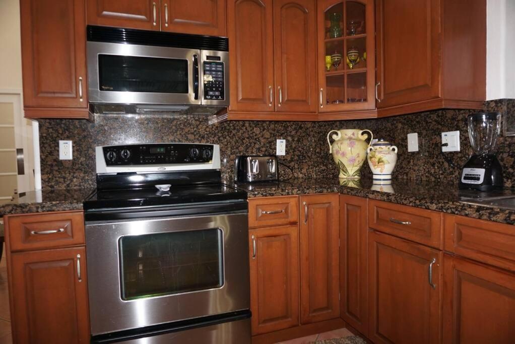 New Luxury Vacation Dream Rental- Sleeps 15! Miami Luaran gambar