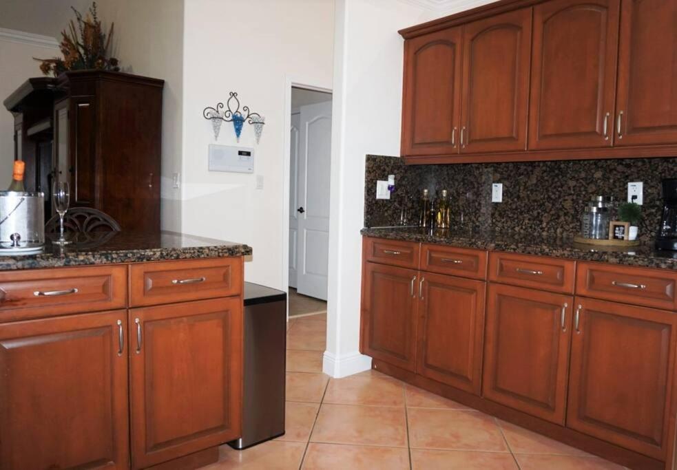 New Luxury Vacation Dream Rental- Sleeps 15! Miami Luaran gambar